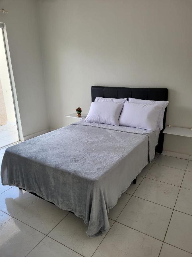 Sobrado 4 Amplo E Confortavel Em Condominio Корумба Екстериор снимка